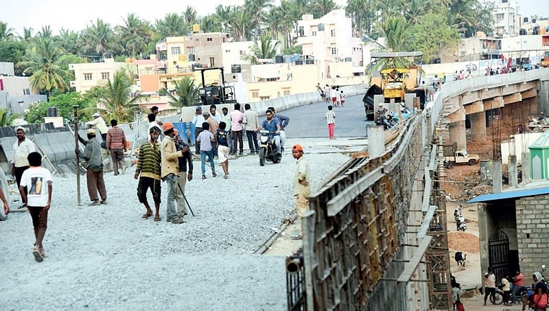 ಬೆಂಗಳೂರು: ಇನ್ನೊಂದು  ಅಪೂರ್ಣ ಫ್ಲೈಓವರ್ ಉದ್ಘಾಟನೆ