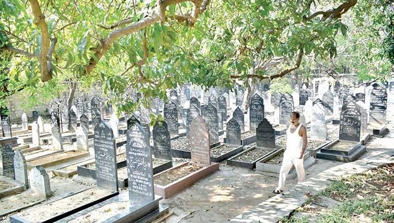 ಹೆಣ ಹೂಳಲು ಕಬರಿಸ್ಥಾನದಲ್ಲಿ ಸ್ಥಳವೇ ಇಲ್ಲ, ಆತ್ಮಕ್ಕೆ ಶಾಂತಿ ಎಲ್ಲಿ:  ಮುಸ್ಲಿಮರ ಪ್ರಶ್ನೆ?