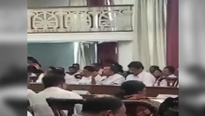 ಪಕ್ಷದ ಉಪವಾಸ ಸತ್ಯಾಗ್ರಹ: ಗೋಡಂಬಿ ತಿಂದು ಜ್ಯೂಸ್ ಕುಡಿದ ಬಿಜೆಪಿ ನಾಯಕ