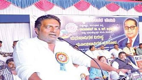 ಘೋಷಣೆ ಕೂಗುವುದರ ಮೂಲಕ ನನ್ನ ಧೈರ್ಯ ಕುಂದಿಸಲಾರಿರಿ: ಪ್ರಕಾಶ್ ರೈ