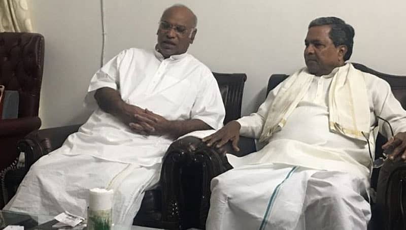 ಕೈ ಟಿಕೆಟ್ ಜಟಾಪಟಿ: ಹೈ ಕಮಾಂಡ್ ಸಂಧಾನ ಸೂತ್ರಕ್ಕೆ ಸೈ ಎಂದ ಸಿಎಂ ಸಿದ್ದು ಅಂಡ್ ಖರ್ಗೆ ಟೀಂ