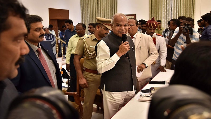 ಪತ್ರಕರ್ತೆ ಕೆನ್ನೆ ಸವರಿದ ಪ್ರಕರಣ: ಕ್ಷಮೆ ಕೋರಿದ ತಮಿಳುನಾಡು ರಾಜ್ಯಪಾಲ ಬನ್ವಾರಿಲಾಲ್