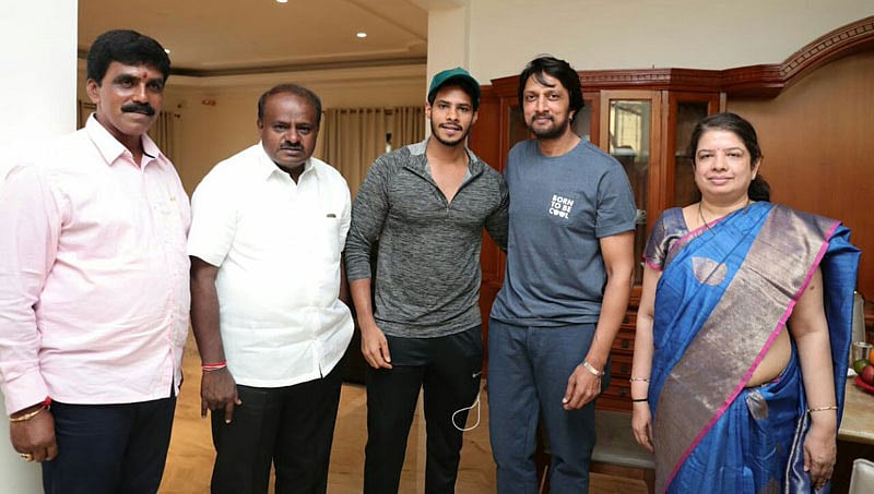 ಕುತೂಹಲ ಕೆರಳಿಸಿದ ನಟ ಕಿಚ್ಚಾ ಸುದೀಪ್, ಎಚ್ ಡಿಕೆ ಭೇಟಿ!