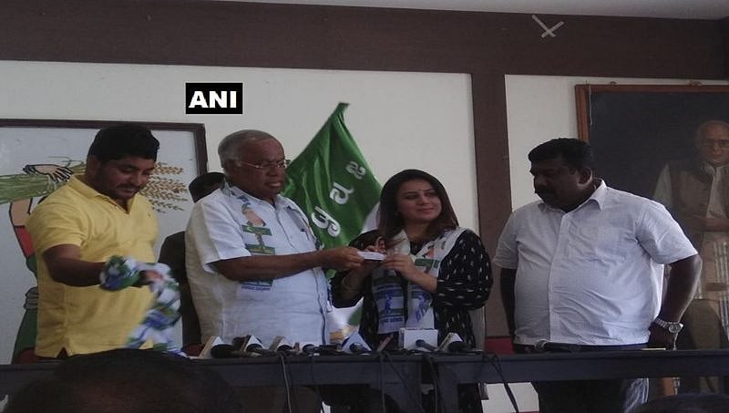 ಬೆಂಗಳೂರು: ನಟಿ ಪೂಜಾಗಾಂಧಿ ಜೆಡಿಎಸ್ ಸೇರ್ಪಡೆ