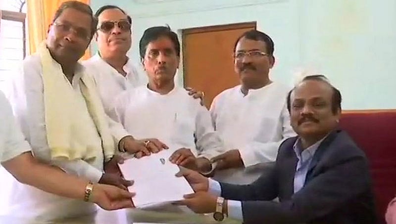 ಭರ್ಜರಿ ರೋಡ್ ಷೋ ಮೂಲಕ ಬಾದಾಮಿಯಲ್ಲಿ ನಾಮಪತ್ರ ಸಲ್ಲಿಸಿದ ಸಿದ್ದರಾಮಯ್ಯ