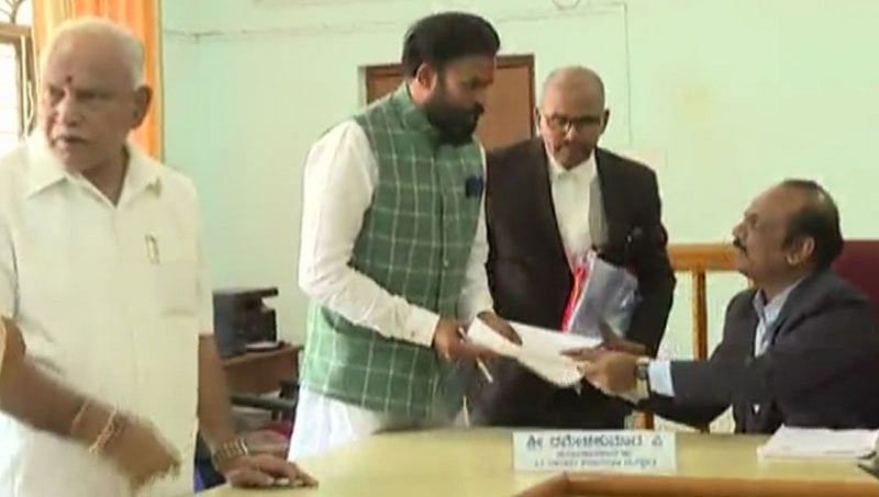 ಬಾದಾಮಿಯಲ್ಲಿ ಶ್ರೀರಾಮುಲು ನಾಮಪತ್ರ ಸಲ್ಲಿಕೆ, ಬಿಎಸ್ ವೈ ಸಾಥ್