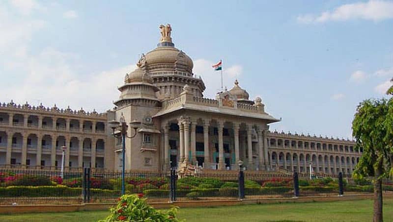 224 ಕ್ಷೇತ್ರಗಳಿಗೆ 2407 ನಾಮಪತ್ರ, 25 ಕ್ಷೇತ್ರಗಳಲ್ಲಿ ಕಾಂಗ್ರೆಸ್, ಬಿಜೆಪಿಗೆ ಬಂಡಾಯದ ಬಿಸಿ