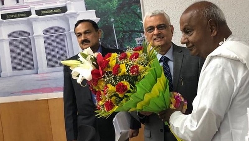ಸರ್ಕಾರಿ ವಾಹನಗಳಲ್ಲಿ ಹಣ ಸಾಗಣೆ ಆರೋಪ: ಚುನಾವಣಾ ಆಯೋಗಕ್ಕೆ ದೂರು ನೀಡಿದ ದೇವೇಗೌಡ