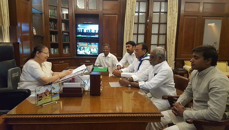ಆಂಧ್ರ ಪ್ರದೇಶಕ್ಕೆ ವಿಶೇಷ ಸ್ಥಾನಮಾನ: ವೈಎಸ್ ಆರ್ ಕಾಂಗ್ರೆಸ್ 5 ಸಂಸದರಿಂದ ರಾಜಿನಾಮೆ