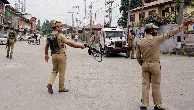 ಕಾಶ್ಮೀರದಲ್ಲಿ ವಿದ್ಯಾರ್ಥಿಗಳು-ಭದ್ರತಾ ಪಡೆಗಳ ನಡುವೆ ಘರ್ಷಣೆ: ಶೈಕ್ಷಣಿಕ ಸಂಸ್ಥೆಗಳು ಬಂದ್