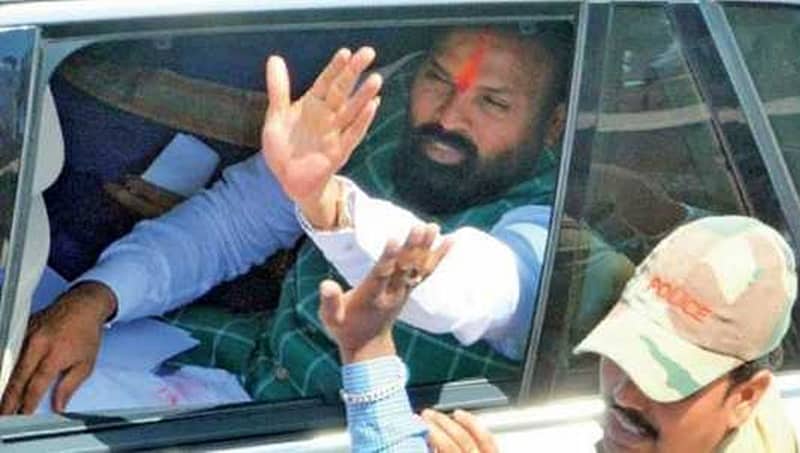 ಮಾಜಿ ಸಿಜೆಐ ಕೆಜಿ ಬಾಲಕೃಷ್ಣನ್ ಗೆ ಶ್ರೀರಾಮುಲು ಲಂಚ, ವಿಡಿಯೋ ವೈರಲ್: ತನಿಖೆಗೆ ಕಾಂಗ್ರೆಸ್ ಆಗ್ರಹ