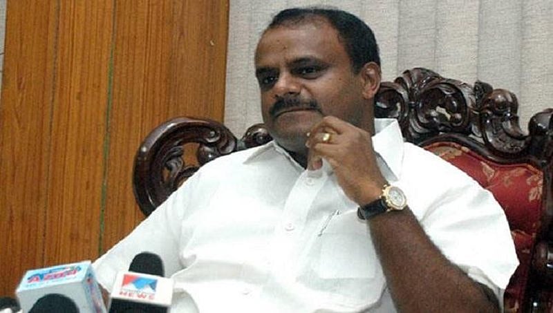 ನಿಖಿಲ್ ಜೊತೆ ಸಿಂಗಾಪುರಕ್ಕೆ ತೆರಳಿದ ಎಚ್.ಡಿ ಕುಮಾರಸ್ವಾಮಿ