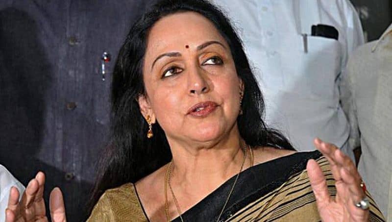 ಬೆಂಗಾವಲು ವಾಹನದ ಮೇಲೆ ಬಿದ್ದ ಮರ: ಸಂಸದೆ ಹೇಮ ಮಾಲಿನಿ ಕೂದಲೆಳೆ ಅಂತರದಲ್ಲಿ ಪಾರು