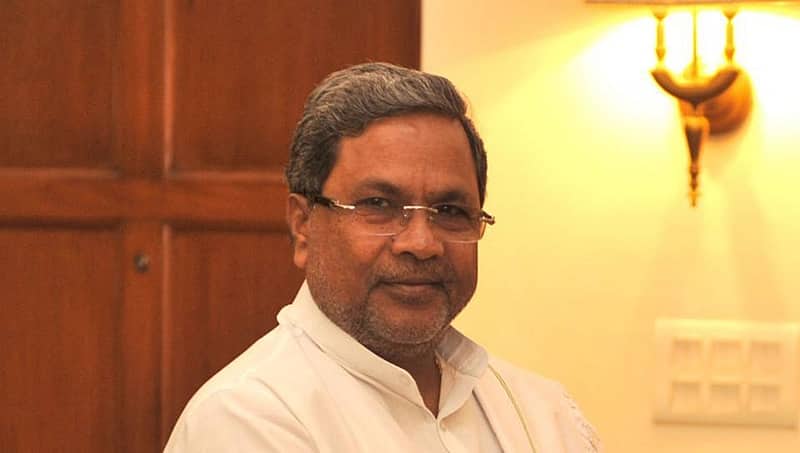 ಸಿದ್ದರಾಮಯ್ಯ ರಾಜೀನಾಮೆ ಅಂಗೀಕಾರ: ಉಸ್ತುವಾರಿ ಮುಖ್ಯಮಂತ್ರಿಯಾಗಿ ಮುಂದುವರೆಯಲು ರಾಜ್ಯಪಾಲರ ಸೂಚನೆ