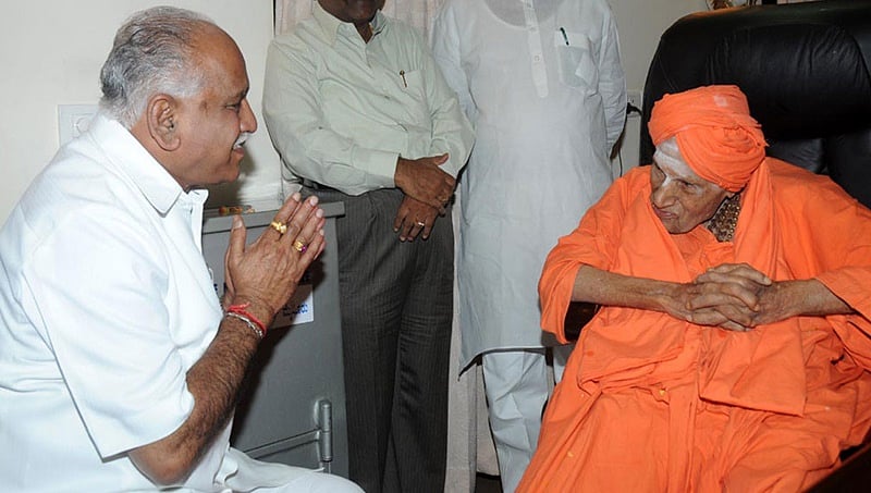 ಸಿದ್ದಗಂಗಾ ಶ್ರೀಗಳ ಆಶೀರ್ವಾದ ಪಡೆದ ನೂತನ ಸಿಎಂ ಯಡಿಯೂರಪ್ಪ