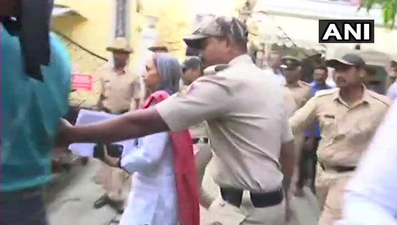 ವಿಶ್ವಾಸಮತಯಾಚನೆಗೆ ಕ್ಷಣಗಣನೆ ಆರಂಭ: ಸಿಎಂ ಮನೆಗೆ ಡಿಜಿಪಿ, ಎಡಿಜಿಪಿ ನೀಲಮಣಿ ಭೇಟಿ; ಮಾತುಕತೆ