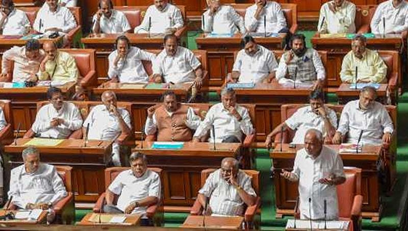 ಸಿಎಂ ಸ್ಥಾನಕ್ಕೆ ಬಿಎಸ್'ವೈ ರಾಜಿನಾಮೆ; ರಾಷ್ಟ್ರಗೀತೆಗೆ ಹಂಗಾಮಿ ಸ್ಪೀಕರ್, ಬಿಜೆಪಿ ಶಾಸಕರಿಂದ ಅಗೌರವ