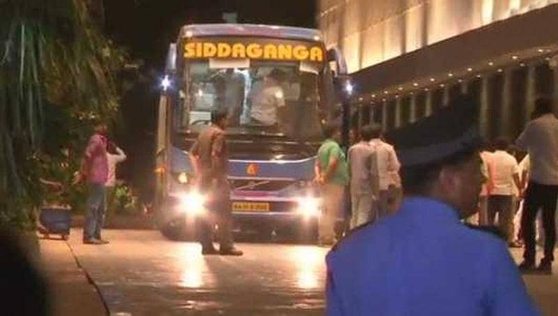 ಮುಂದುವರೆದ 'ಆಪರೇಷನ್ ಕಮಲ ಭೀತಿ': ಶಾಸಕರ ಮೇಲೆ ಹದ್ದಿನ ಕಣ್ಣಿಟ್ಟಿರುವ ಜೆಡಿಎಸ್-ಕಾಂಗ್ರೆಸ್ ನಾಯಕರು