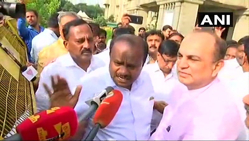 ಈಗ ರಾಜ್ಯಪಾಲರು ಕುಮಾರಸ್ವಾಮಿಗೆ ಆಹ್ವಾನ ನೀಡಿದ್ದನ್ನು ಸುಪ್ರೀಂನಲ್ಲಿ ಪ್ರಶ್ನಿಸಿದ ಹಿಂದೂ ಮಹಾಸಭಾ