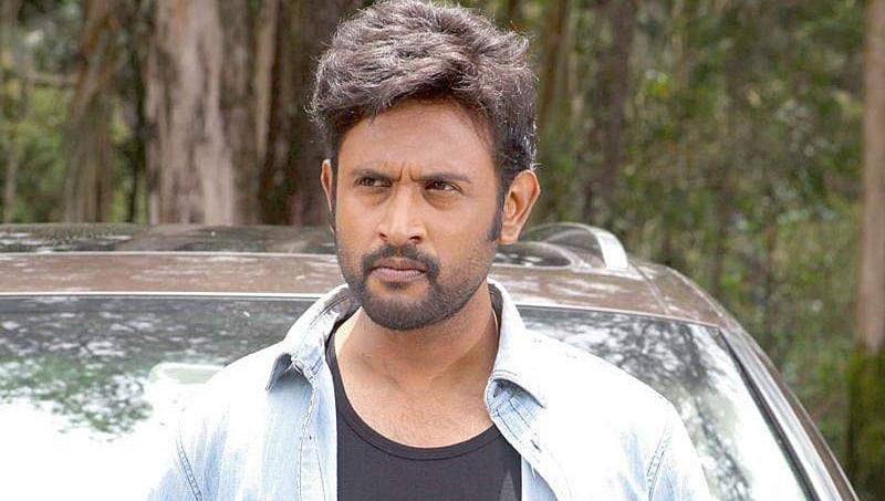 'ರುಸ್ತುಮ್'ನಲ್ಲಿ ರೋಹಿತ್ ಗೆ ಖಾಕಿ ಖದರ್