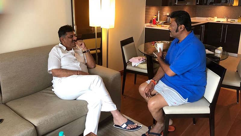 'ಮತ್ತೆ ಬಿಜೆಪಿಗೆ ಹೋಗಬೇಡಿ': ಸಚಿವ ಆನಂದ್ ಸಿಂಗ್ ಗೆ ಡಿಕೆಶಿ ಮನವಿ