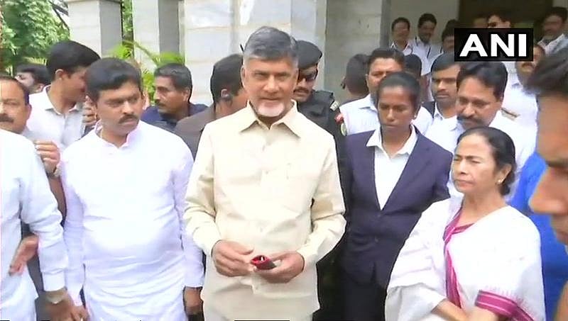 ಪ್ರಮಾಣವಚನಕ್ಕೆ ಸಾಕ್ಷಿಯಾಗಲು, ಒಗ್ಗಟ್ಟು ಪ್ರದರ್ಶಿಸಲು ನಗರಕ್ಕೆ ಬಂದಿದ್ದೇವೆ: ಮಮತಾ ಬ್ಯಾನರ್ಜಿ, ನಾಯ್ಡು
