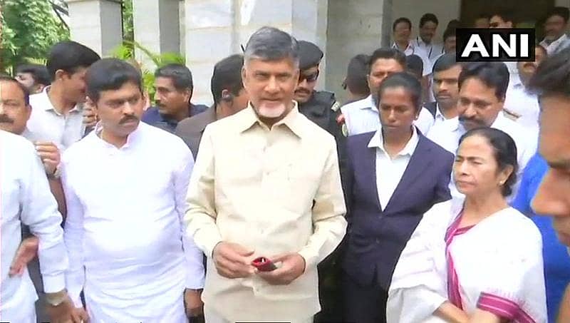 ಪ್ರಮಾಣವಚನಕ್ಕೆ ಸಾಕ್ಷಿಯಾಗಲು, ಒಗ್ಗಟ್ಟು ಪ್ರದರ್ಶಿಸಲು ನಗರಕ್ಕೆ ಬಂದಿದ್ದೇವೆ: ಮಮತಾ ಬ್ಯಾನರ್ಜಿ, ನಾಯ್ಡು