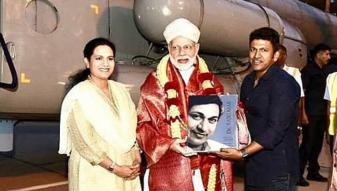 ಪ್ರಧಾನಿ ಮೋದಿಯನ್ನು ಭೇಟಿ ಮಾಡಿದ ಪುನೀತ್ ರಾಜ್ ಕುಮಾರ್; ಡಾ. ರಾಜ್ ಕುರಿತ ಪುಸ್ತಕ ಅರ್ಪಣೆ