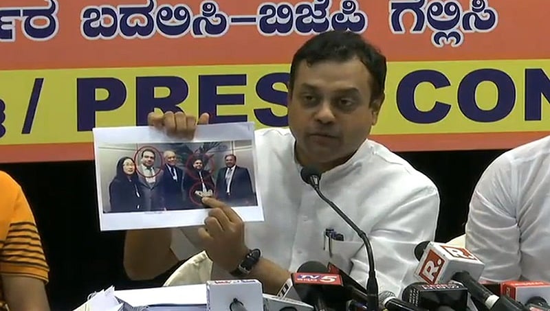 ಚೀನಾದಲ್ಲಿ ಕಳಂಕಿತ ಉದ್ಯಮಿ ವಿಜಯ್ ಈಶ್ವರನ್ , ಸಿದ್ದರಾಮಯ್ಯ ಭೇಟಿ- ಸಂಬೀತ್ ಪಾತ್ರ ಆರೋಪ