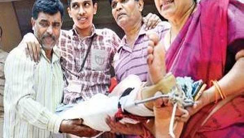 ಬೆನ್ನು, ಸೊಂಟದ ಮೂಳೆ ಮುರಿದಿದ್ದರೂ ಎಸ್ ಎಸ್ ಎಲ್ ಸಿಯಲ್ಲಿ ಶೇ.89 ಅಂಕ ಪಡೆದು ಸಾಧನೆ!