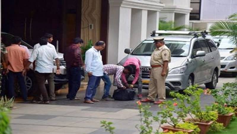 ಆದಾಯ ತೆರಿಗೆ ಇಲಾಖೆಗೆ ಮಾಹಿತಿ ತಿಳಿಸಿ, 5 ಕೋಟಿ ರೂ. ಆದಾಯ ಗಳಿಸಿ