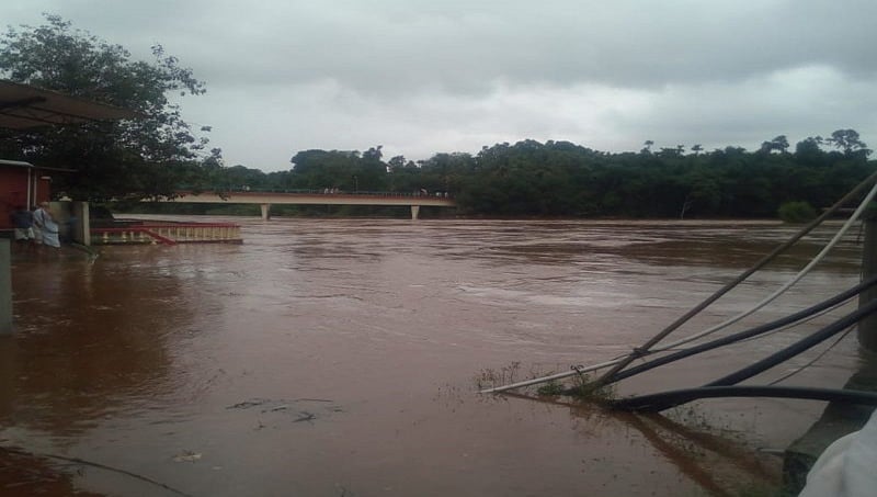 ಕರಾವಳಿ, ಮಲೆನಾಡಿನಲ್ಲಿ ಮಳೆಯ ಆರ್ಭಟ: ರಸ್ತೆ ಸಂಚಾರ ಅಸ್ತವ್ಯಸ್ಥ