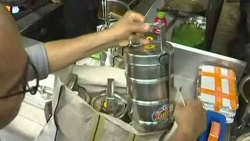 ಮಹಾರಾಷ್ಟ್ರದಲ್ಲಿ ಪ್ಲಾಸ್ಟಿಕ್ ನಿಷೇಧ: ರೆಸ್ಟೋರೆಂಟ್ ನಿಂದ ಸ್ಟೀಲ್ ಲಂಚ್ ಬಾಕ್ಸ್ ನಲ್ಲಿ ಆಹಾರ ಪಾರ್ಸೆಲ್!