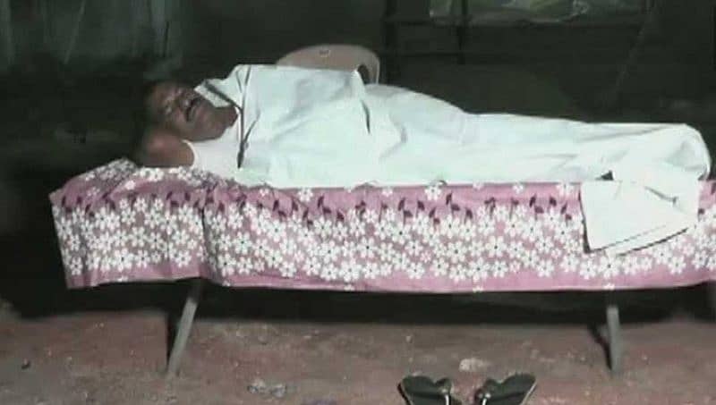 ಗ್ರಾಮಸ್ಥರಲ್ಲಿ ದೆವ್ವದ ಭಯ ಹೋಗಲಾಡಿಸಲು ಸ್ಮಶಾನದಲ್ಲಿ ಮಲಗಿ ಹೀರೋ ಆದ ಶಾಸಕ!