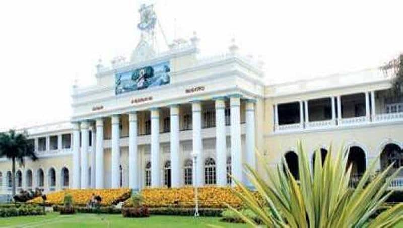ಕೆಲಸ ಕಳೆದುಕೊಳ್ಳುವ ಭಯದಲ್ಲಿ ಮೈಸೂರು ವಿಶ್ವವಿದ್ಯಾನಿಲಯದ 120 ಸಿಬ್ಬಂದಿ !