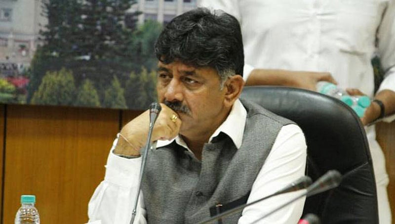 ಮುಜರಾಯಿ ಖಾತೆ ಕೊಡಿ, ದೇವಸ್ಥಾನ ಸುತ್ಕೊಂಡು ಕಾಲ ಕಳೀತೀನಿ: ಸಭೆಯಲ್ಲಿ ಡಿಕೆಶಿ ಅಸಮಾಧಾನ