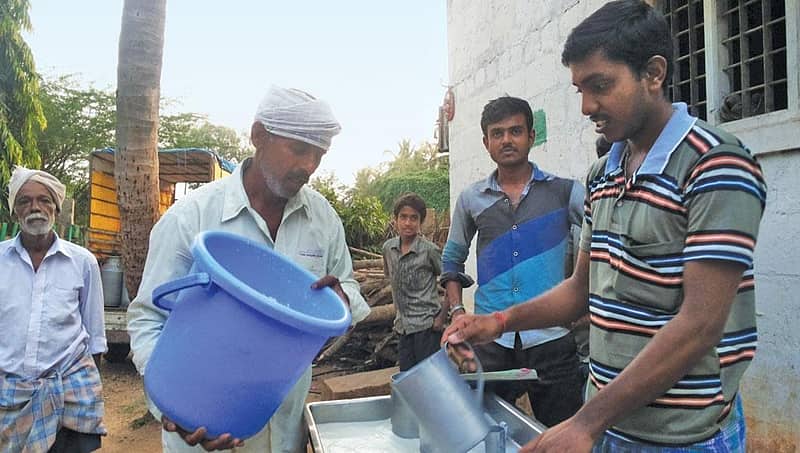 ಕರ್ನಾಟಕದಲ್ಲಿ ಹಾಲು ಮಾರಾಟಗಾರರಿಗೆ ಲೀಟರ್ ಗೆ 2 ರೂಪಾಯಿ ಕಡಿತ