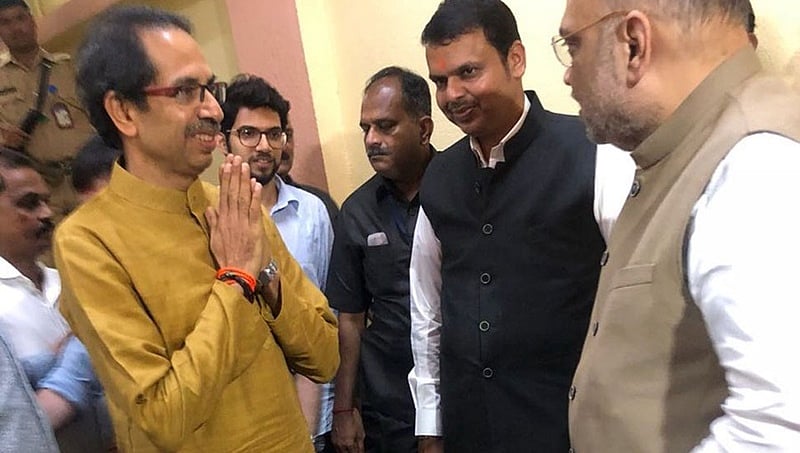ಅಮಿತ್ ಶಾ- ಉದ್ಧವ್ ಠಾಕ್ರೆ ಗೌಪ್ಯ ಸಭೆಯಲ್ಲಿ ಫಡ್ನವೀಸ್ ಗೆ ಜಾಗವೇ ಇಲ್ಲ: ಹೊರಗೆ ಕಾಯುತ್ತಿದ್ದ ಮಹಾ ಸಿಎಂ!