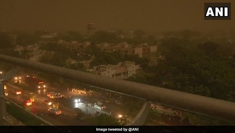 ದೆಹಲಿ ಸುತ್ತಮುತ್ತ ಧೂಳು ಮಿಶ್ರಿತ ಬಿರುಗಾಳಿ: ಕಗತ್ತಲು