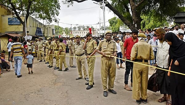 ಜನರು ಹೆಚ್ಚಿನ ಸಂಖ್ಯೆಯಲ್ಲಿ ಬರುವಾಗ ಜನದಟ್ಟಣೆಯನ್ನು ನಿಯಂತ್ರಿಸಲು 150 ಪೊಲೀಸ್ ಸಿಬ್ಬಂದಿಯನ್ನು ನಿಯೋಜಿಸಲಾಗಿದೆ. 1500 ಭದ್ರತಾ ಸಿಬ್ಬಂದಿ, 70 ಸಿಸಿಟಿವಿ ಕ್ಯಾಮರಾಗಳನ್ನು ಅಳವಡಿಸಲಾಗಿದೆ.<br><br><br><br>