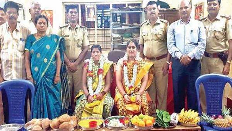ಮಳವಳ್ಳಿ: ಠಾಣೆಯಲ್ಲೇ ಮಹಿಳಾ ಪೇದೆಗಳಿಗೆ ಸೀಮಂತ ಮಾಡಿ ಆತ್ಮೀಯತೆ ಮೆರೆದ ಪೊಲೀಸ್ ಸಿಬ್ಬಂದಿ