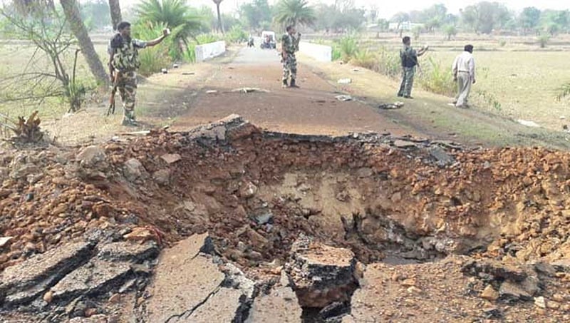 ನಕ್ಸಲ್ರಿಂದ ನೆಲಬಾಂಬ್ ಸ್ಫೋಟ: ರಾಜ್ಯದ ಇಬ್ಬರು ಯೋಧರು ಹುತಾತ್ಮ!