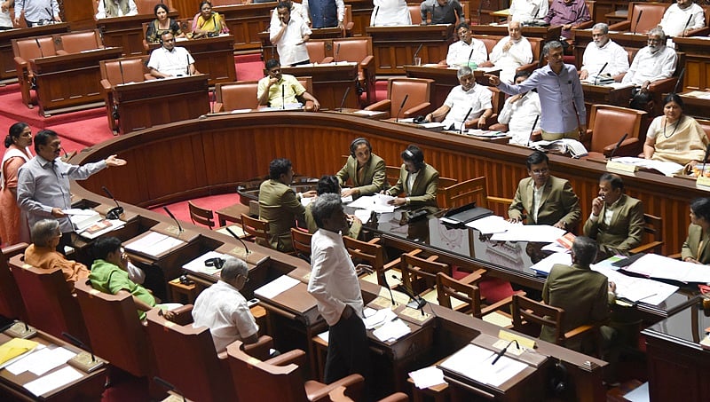 ಸಚಿವರ, ಅಧಿಕಾರಿಗಳ ಸತತ ಗೈರು; ಸಿಟ್ಟುಗೊಂಡ ಸಭಾಪತಿ ಬಸವರಾಜ್ ಹೊರಟ್ಟಿ