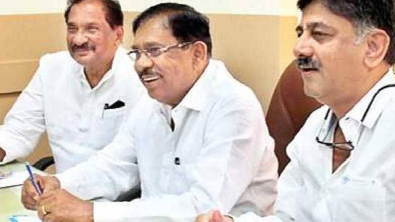 ಆತ್ಮಹತ್ಯೆಗೆ ಶರಣಾಗಿದ್ದ ಪೌರಕಾರ್ಮಿಕನ ಮನೆ-ಮಕ್ಕಳ ವಿದ್ಯಾಭ್ಯಾಸದ ಹೊಣೆ ಹೊತ್ತ ಪರಮೇಶ್ವರ್