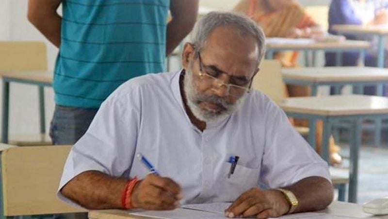 ಮಕ್ಕಳ ಒತ್ತಾಯದ ಮೇರೆಗೆ 40 ವರ್ಷದ ನಂತರ ಪದವಿ ಪರೀಕ್ಷೆ ಬರೆದ ರಾಜಸ್ತಾನ ಶಾಸಕ!