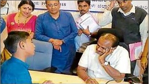 ವಿಡಿಯೊ ಮೂಲಕ ಗಮನ ಸೆಳೆದ ಬಾಲಕನನ್ನು ಭೇಟಿ ಮಾಡಿದ ಸಿಎಂ ಕುಮಾರಸ್ವಾಮಿ