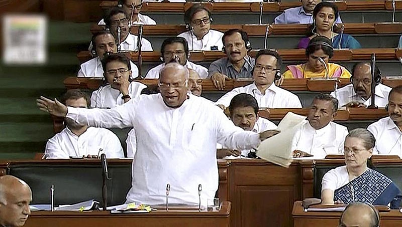 ಕಲಾಪ ಆರಂಭ: ಅವಿಶ್ವಾಸ ನಿರ್ಣಯವನ್ನು ಪ್ರಶ್ನೋತ್ತರ ಅವಧಿಯಂತೆ ಪರಿಗಣಿಸಬಾರದು ಎಂದ ಮಲ್ಲಿಕಾರ್ಜುನ ಖರ್ಗೆ