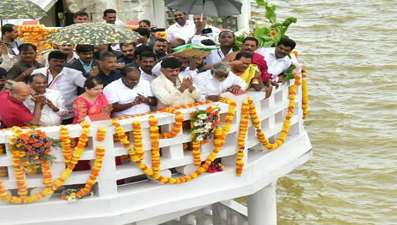 ಕೆಆರ್​ಎಸ್, ಕಬಿನಿಗೆ ಮುಖ್ಯಮಂತ್ರಿ ಕುಮಾರಸ್ವಾಮಿ ದಂಪತಿಗಳಿಂದ ಬಾಗಿನ