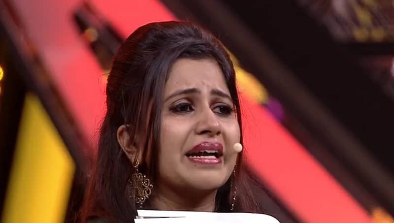 ವೇದಿಕೆ ಮೇಲೆ ಕನ್ನಡದ ಖ್ಯಾತ ನಿರೂಪಕಿ ಅನುಶ್ರೀ ಕಣ್ಣೀರು ಹಾಕಿದ್ದು ಯಾಕೆ ಗೊತ್ತ!