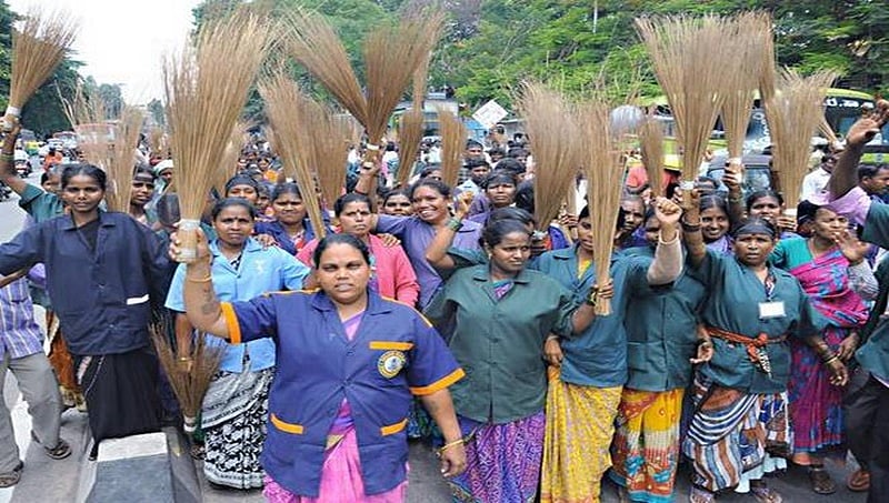 ಮೂರು ತಿಂಗಳ ವೇತನ ಕೇಳಿದ್ದಕ್ಕೆ ನನ್ನ ಮೇಲೆ ಹಲ್ಲೆ ನಡೆಸಿದರು!
